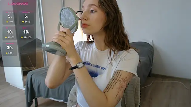 Snapshot of DreamHale_ chatting on 12-18-25, 11:49 DreamHale online show from 12-18-25, 11:49