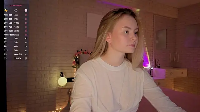 Snapshot of FlowersLover chatting on 10-04-25, 10:57 FlowersLover online show from 10-04-25, 10:57