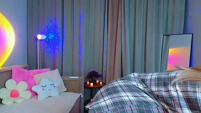 StarrShinee online show from 11-14-25, 01:48