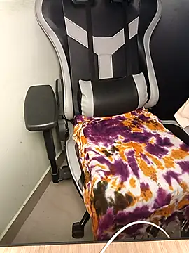 Isha Sax online show from 10-19-25, 07:09