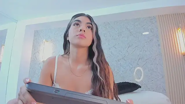 Snapshot of Antonella_west chatting on 09-10-25, 09:59 Antonella west online show from 09-10-25, 09:59