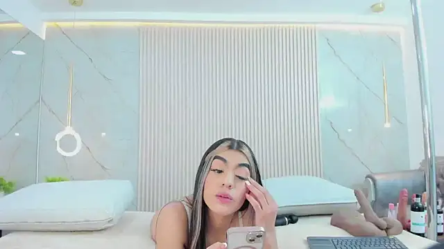 Antonella west online show from 12-22-25, 09:45