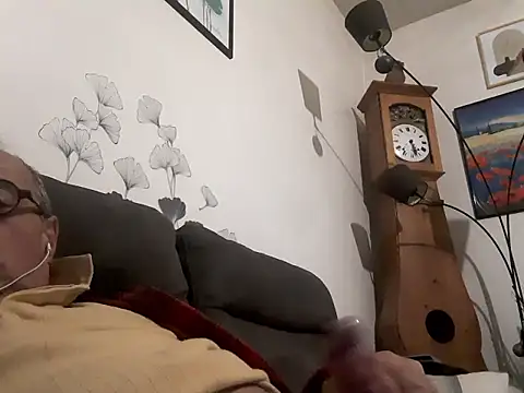 Vince072 online show from 09-16-25, 07:04