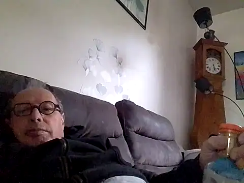 Vince072 online show from 10-10-25, 06:34