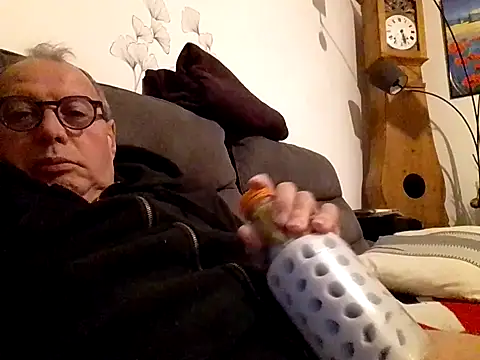 Vince072 online show from 10-13-25, 05:07