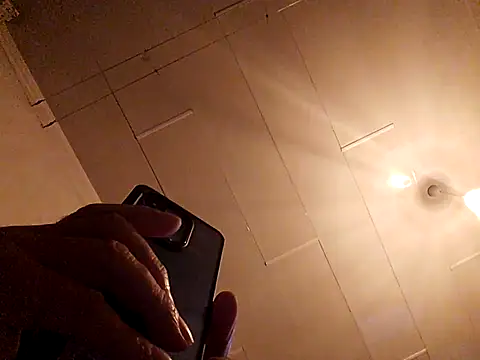 Vince072 online show from 10-28-25, 04:42