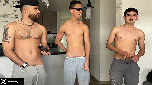 Snapshot of zoneboys chatting on 10-05-25, 09:24 zoneboys online show from 10-05-25, 09:24