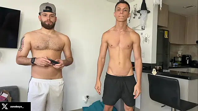 Snapshot of zoneboys chatting on 10-10-25, 09:58 zoneboys online show from 10-10-25, 09:58