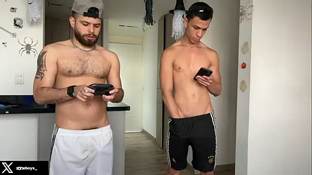 Snapshot of zoneboys chatting on 10-11-25, 08:29 zoneboys online show from 10-11-25, 08:29