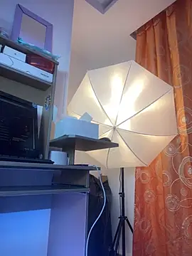 Snapshot of Luu_sr chatting on 09-21-25, 02:02 Luu sr online show from 09-21-25, 02:02