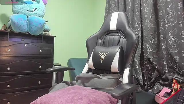 Snapshot of allison_starss_ chatting on 01-18-26, 01:31 allison starss online show from 01-18-26, 01:31