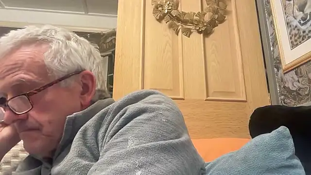 poggles online show from 10-27-25, 10:36