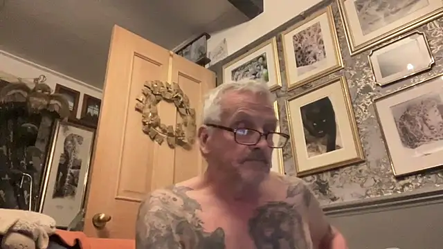 Snapshot of poggles chatting on 03-17-26, 07:28 poggles online show from 03-17-26, 07:28
