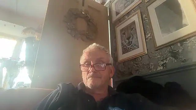 Snapshot of poggles chatting on 05-28-26, 07:11 poggles online show from 05-28-26, 07:11