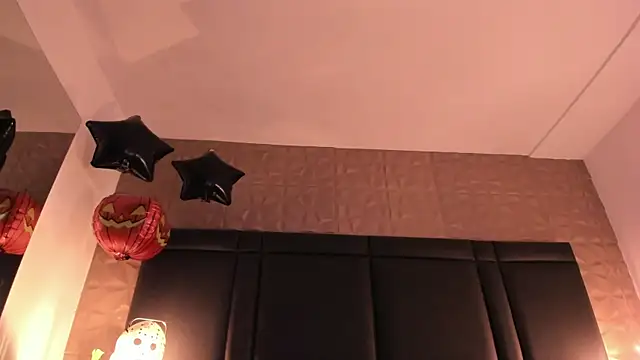 AxelThompson  online show from 10-25-25, 10:56