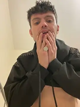 Snapshot of papipablow chatting on 12-14-25, 04:29 papipablow online show from 12-14-25, 04:29