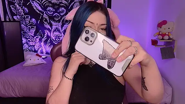 Snapshot of revenmiller_ chatting on 09-17-25, 02:30 revenmiller online show from 09-17-25, 02:30