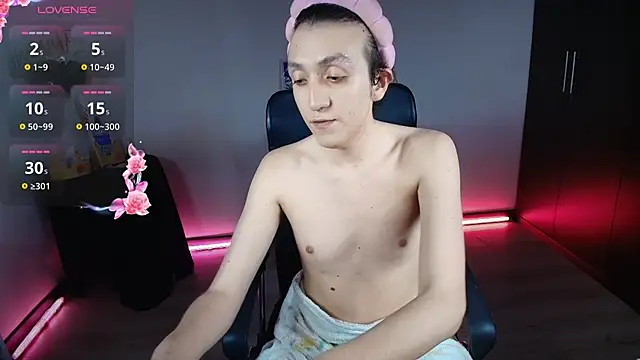 Snapshot of Axel-xoxo chatting on 05-08-26, 11:54 Axel-xoxo online show from 05-08-26, 11:54