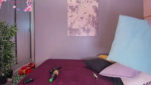 Hailey-Fox online show from 12-03-25, 10:19