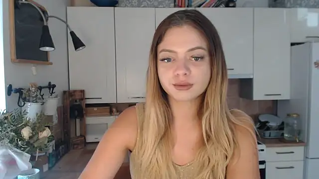 Snapshot of BuffyxLUST chatting on 09-23-25, 11:35 BuffyxLUST online show from 09-23-25, 11:35