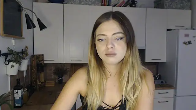 Snapshot of BuffyxLUST chatting on 11-10-25, 08:57 BuffyxLUST online show from 11-10-25, 08:57