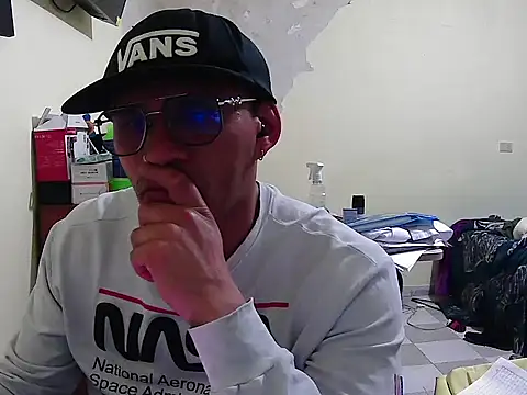 DOBLEWYOSK69G online show from 10-24-25, 05:37