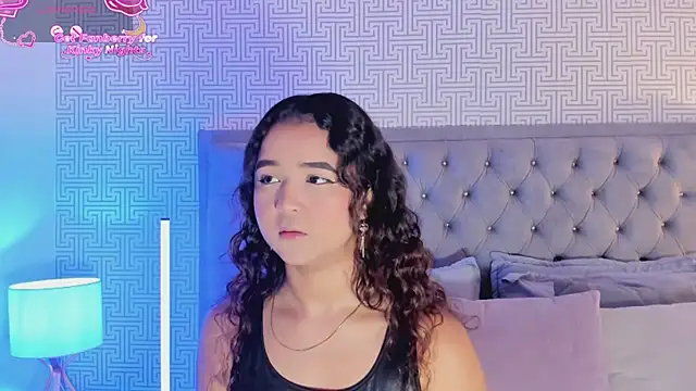 Evaa Lunna  online show from 12-20-25, 08:27