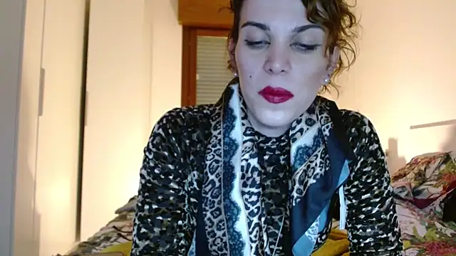 Snapshot of refem9 chatting on 10-09-25, 05:11 refem9 online show from 10-09-25, 05:11