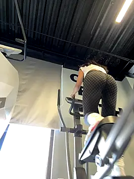 Ninazhang online show from 10-20-25, 01:17