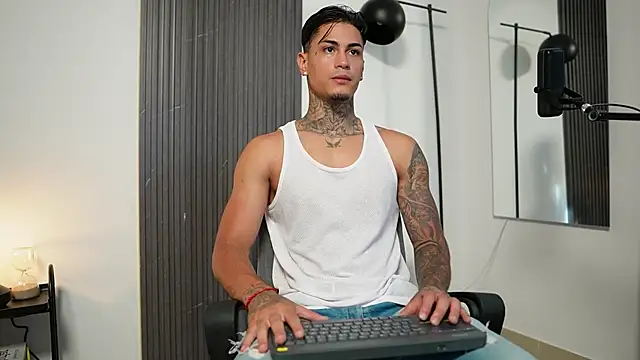 AxelVilla  online show from 10-03-25, 08:17