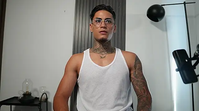 AxelVilla  online show from 10-28-25, 07:49