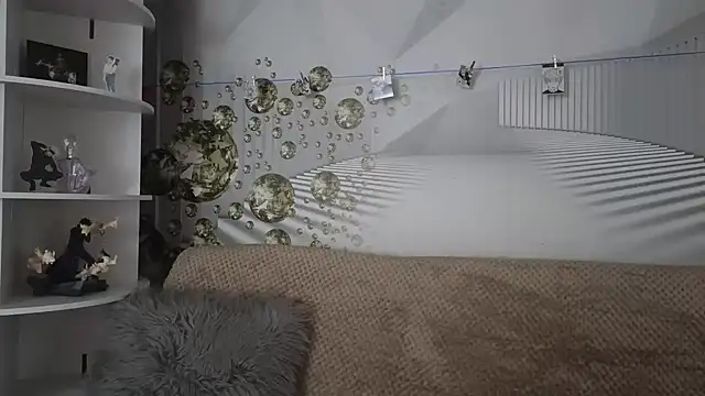 EvoletteLouLou online show from 11-07-25, 04:51