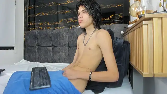 Diamond twink online show from 02-28-26, 02:07