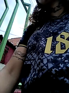 Snapshot of Alis_1327 chatting on 09-08-25, 11:04 Alis 1327 online show from 09-08-25, 11:04