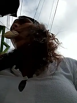 Snapshot of Alis_1327 chatting on 09-14-25, 02:16 Alis 1327 online show from 09-14-25, 02:16