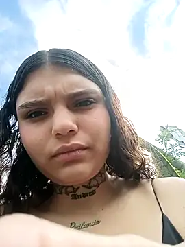 Snapshot of Alis_1327 chatting on 09-19-25, 02:18 Alis 1327 online show from 09-19-25, 02:18