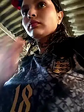 Snapshot of Alis_1327 chatting on 09-22-25, 12:40 Alis 1327 online show from 09-22-25, 12:40