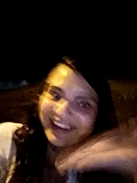 Snapshot of Alis_1327 chatting on 09-25-25, 01:31 Alis 1327 online show from 09-25-25, 01:31