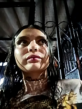 Snapshot of Alis_1327 chatting on 10-20-25, 12:11 Alis 1327 online show from 10-20-25, 12:11