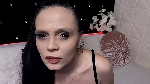 Snapshot of Sweeteest_Julie chatting on 04-15-26, 10:54 Sweeteest Julie online show from 04-15-26, 10:54