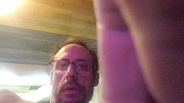 Snapshot of David1982qq chatting on 10-05-25, 12:03 David1982qq online show from 10-05-25, 12:03
