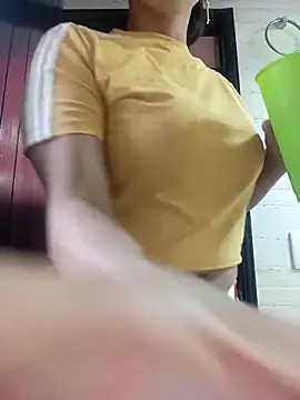 Snapshot of Fox_Roxxan chatting on 09-14-25, 10:20 Fox Roxxan online show from 09-14-25, 10:20