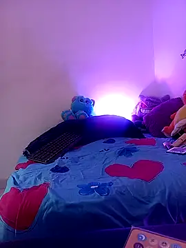 Snapshot of Fox_Roxxan chatting on 11-02-25, 01:19 Fox Roxxan online show from 11-02-25, 01:19