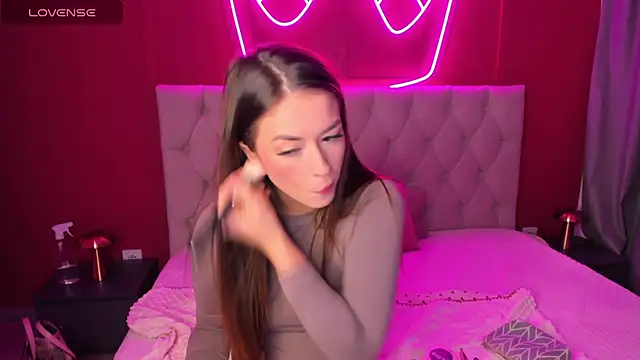 StacyWells online show from 10-10-25, 01:37