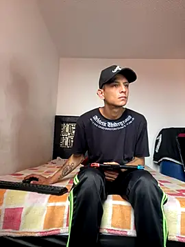 Snapshot of andrewcoopper1 chatting on 09-30-25, 04:01 andrewcoopper1 online show from 09-30-25, 04:01