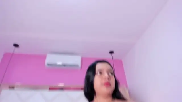 Snapshot of Lucianaa_Collins chatting on 10-31-25, 12:06 Lucianaa Collins online show from 10-31-25, 12:06