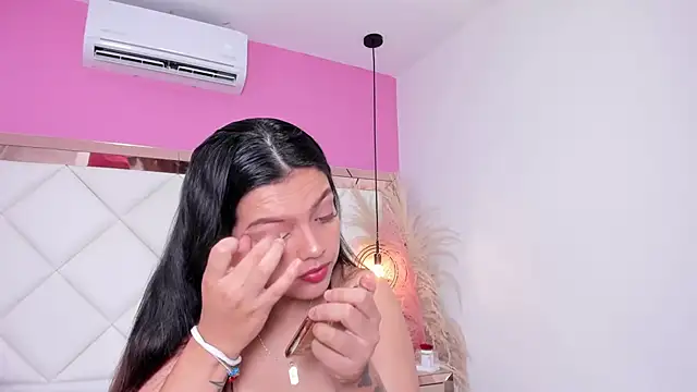 Snapshot of Lucianaa_Collins chatting on 11-06-25, 12:50 Lucianaa Collins online show from 11-06-25, 12:50