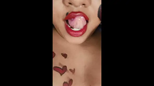 Snapshot of SelenaKayle chatting on 06-18-26, 12:20 SelenaKayle online show from 06-18-26, 12:20