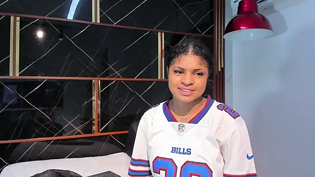 Snapshot of HannyThompson chatting on 04-10-26, 12:43 HannyThompson online show from 04-10-26, 12:43