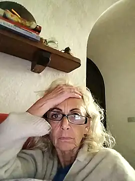 Snapshot of clarabell4 chatting on 10-10-25, 08:30 clarabell4 online show from 10-10-25, 08:30